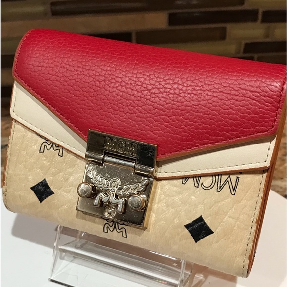 MCM Visettos Signature Leather Wallet πβ€οΈπ₯ - Picture 12 of 17